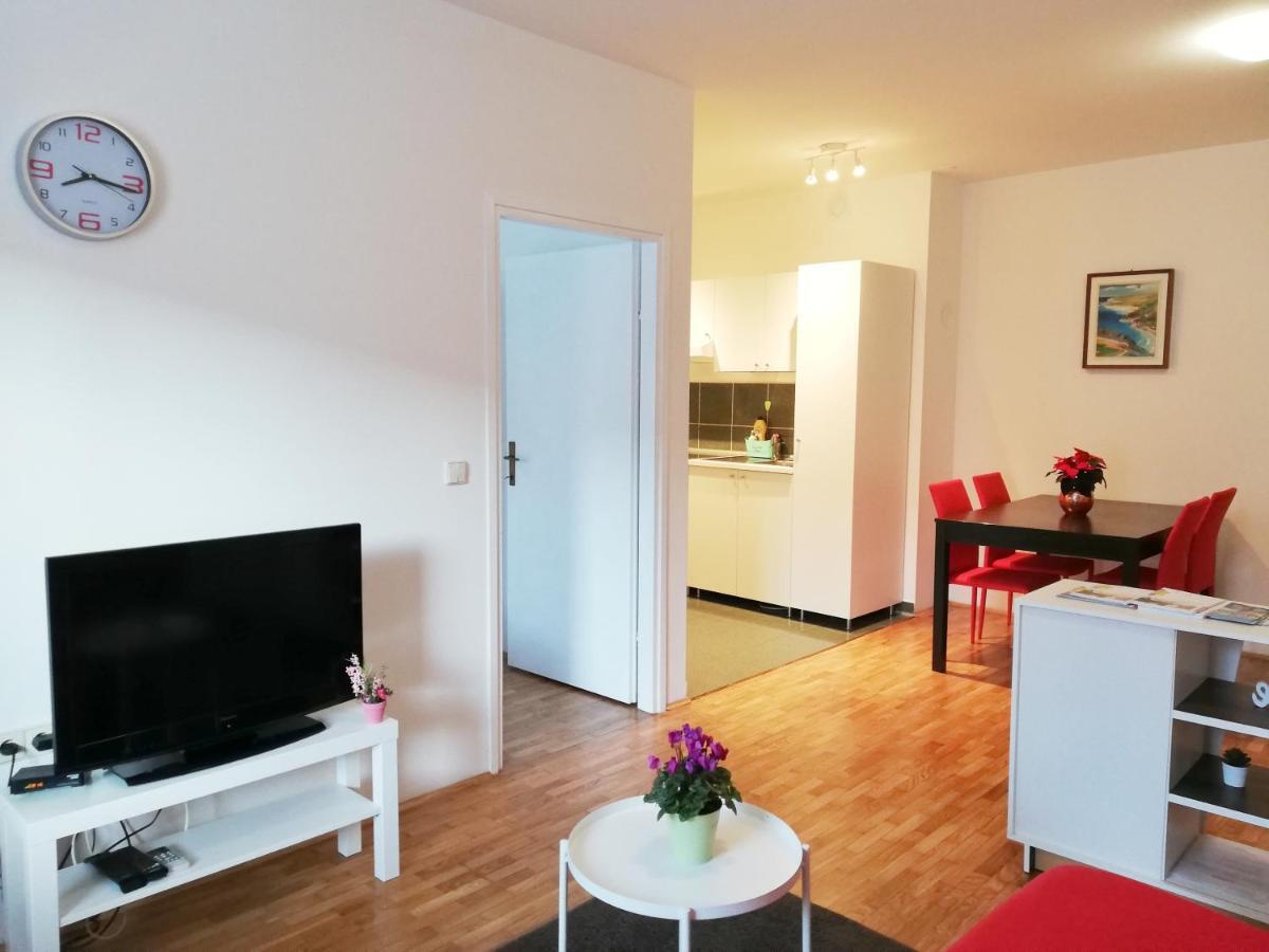 City Center Apartment Umag Luaran gambar